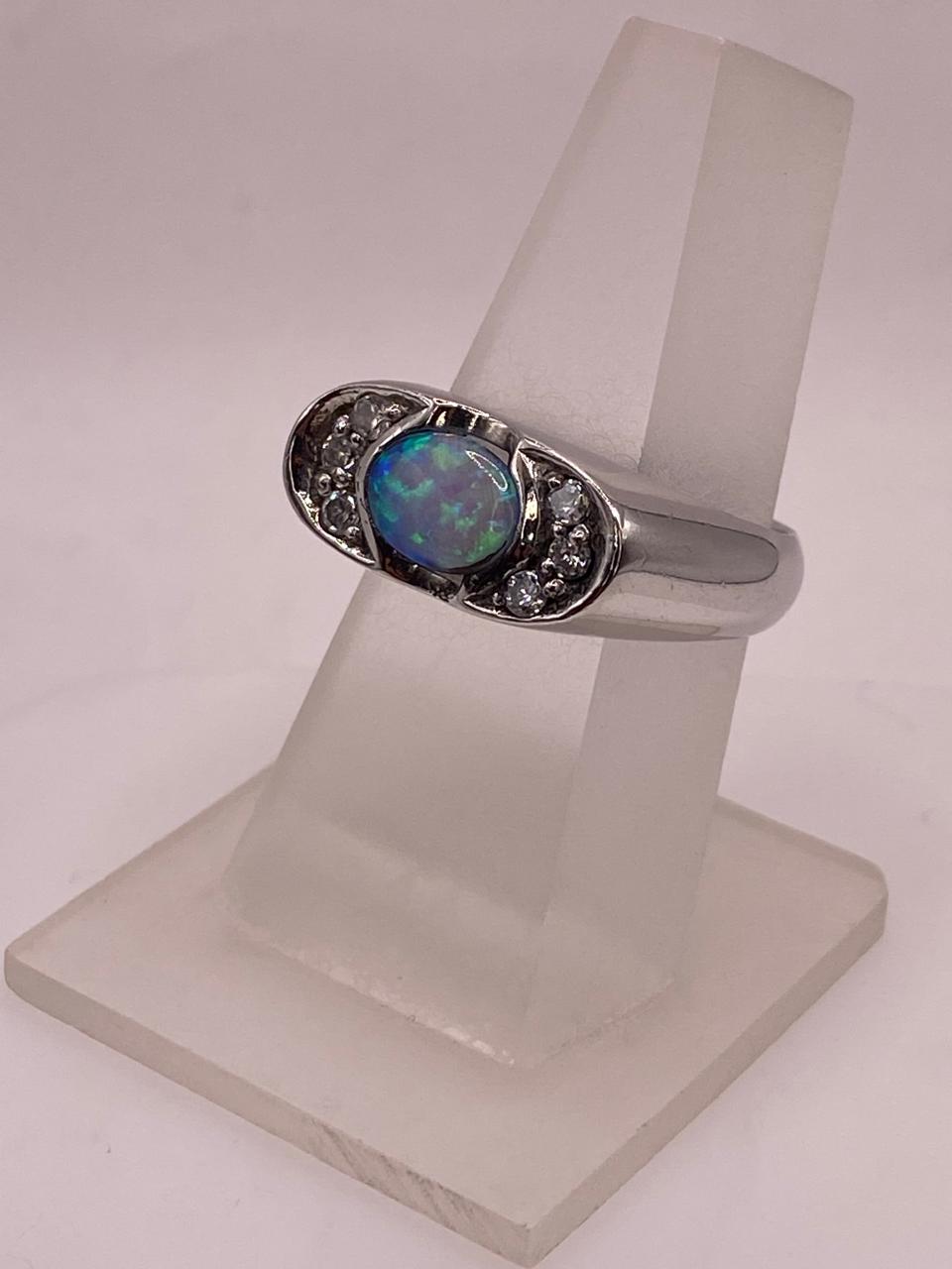 Anillo Elegante de Plata 925 con Ópalo de Fuego y Zirconia, vista frontal