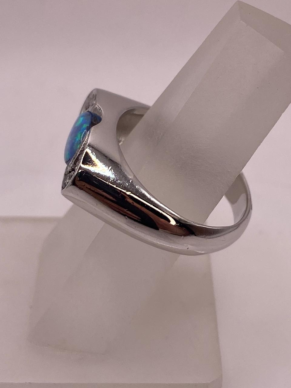 Anillo Elegante de Plata 925 con Ópalo de Fuego y Zirconia, vista de detalle