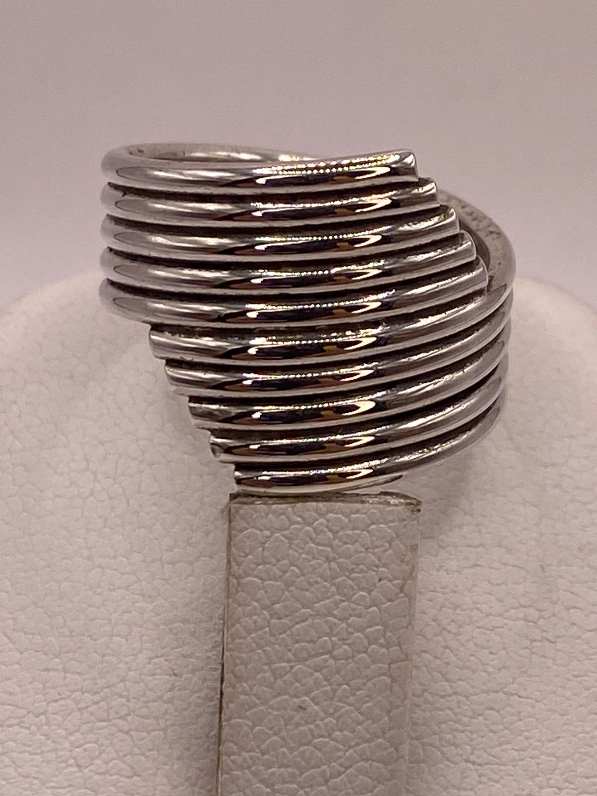 Anillo Envolvente de Barras Lisas en Plata .925, vista de detalle