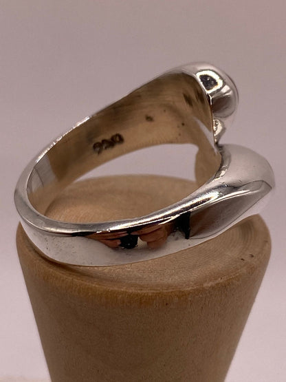 Anillo Envolvente con Ópalo de Fuego Multicolor en Plata .950, sello de autenticidad Plata Ley .925