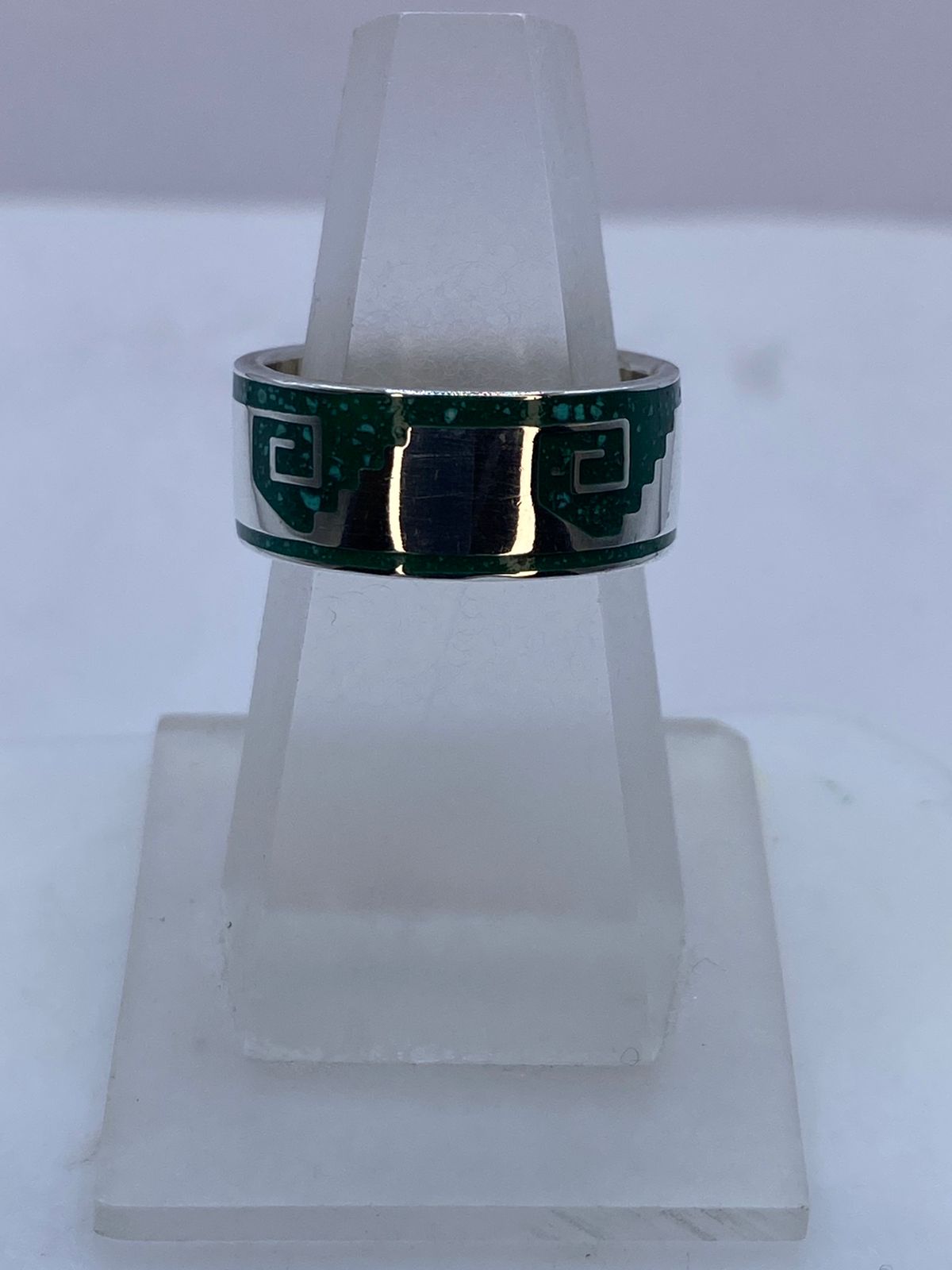 Anillo Escalinata Ancestral de Plata .925 con Malaquita, vista lateral