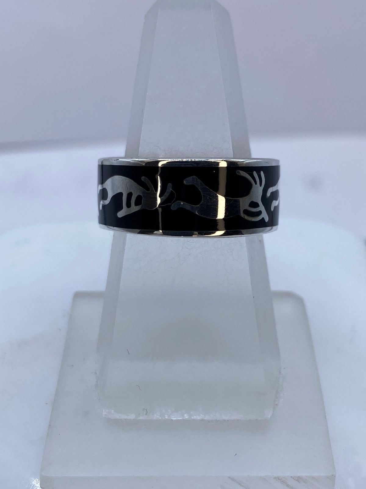 Anillo Escena Ancestral de Plata .925 con Obsidiana Negra, vista lateral