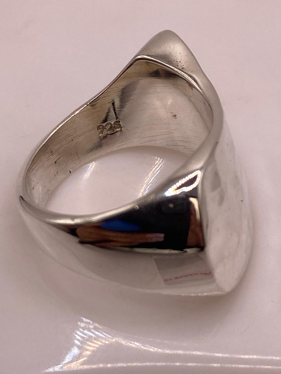 Anillo Escultural Martillado en Plata .925, sello de autenticidad Plata Ley .925
