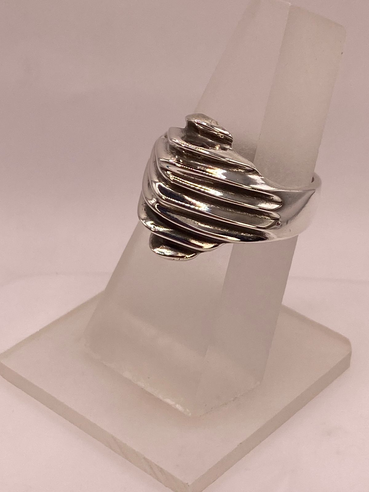 Anillo Escultural Ondas en Plata .925, vista frontal