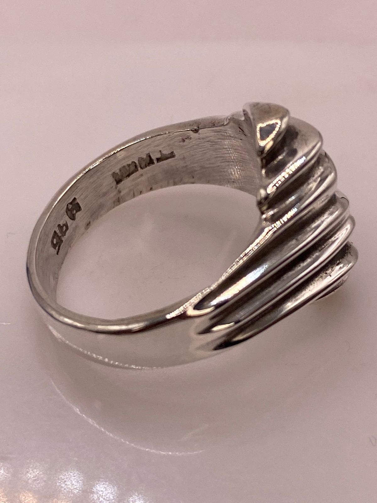 Anillo Escultural Ondas en Plata .925, sello de autenticidad Plata Ley .925