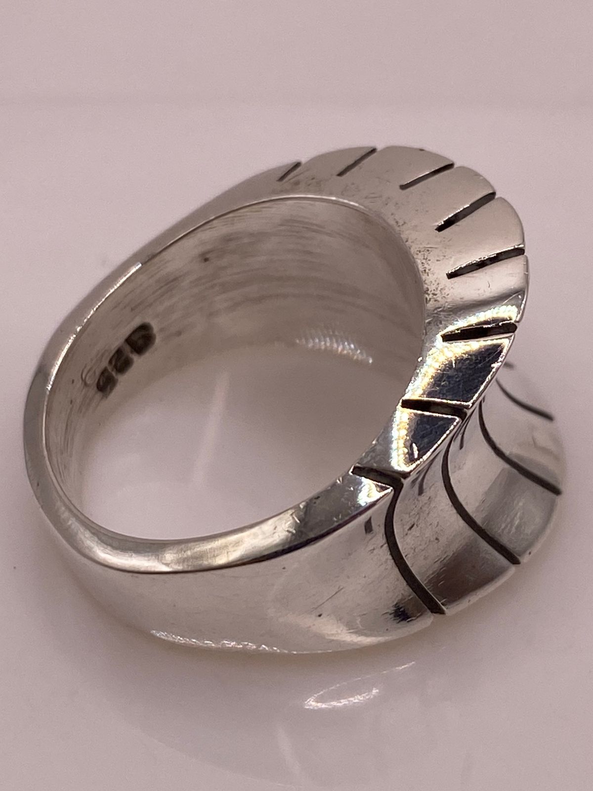Anillo Escultural Ondulado en Plata .925, sello de autenticidad Plata Ley .925