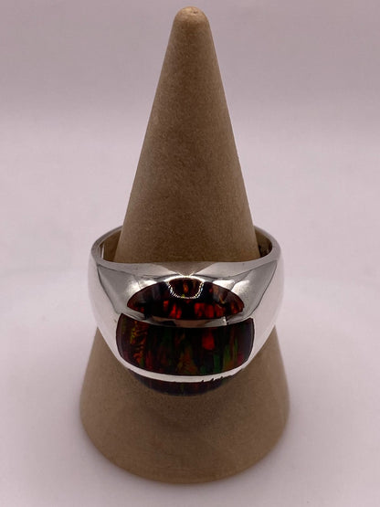 Anillo Escultural con Ópalo de Fuego Multicolor en Plata .950 — ángulo diagonal