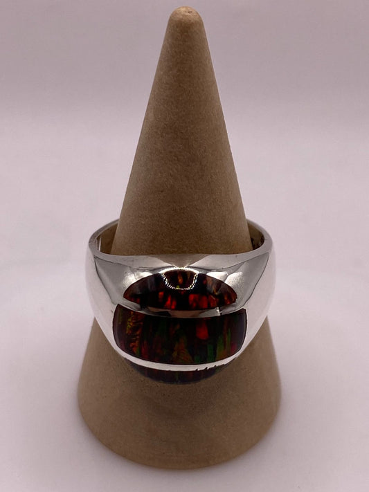 Anillo Escultural con Ópalo de Fuego Multicolor en Plata .950 — ángulo diagonal