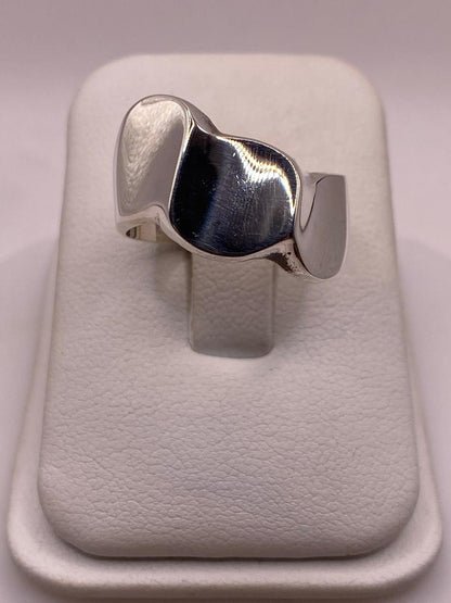Anillo Escultural Orgánico en Plata .925, vista superior