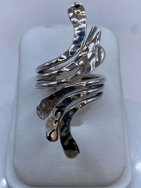 Anillo Escultural Orgánico Texturizado en Plata .925 — ángulo diagonal