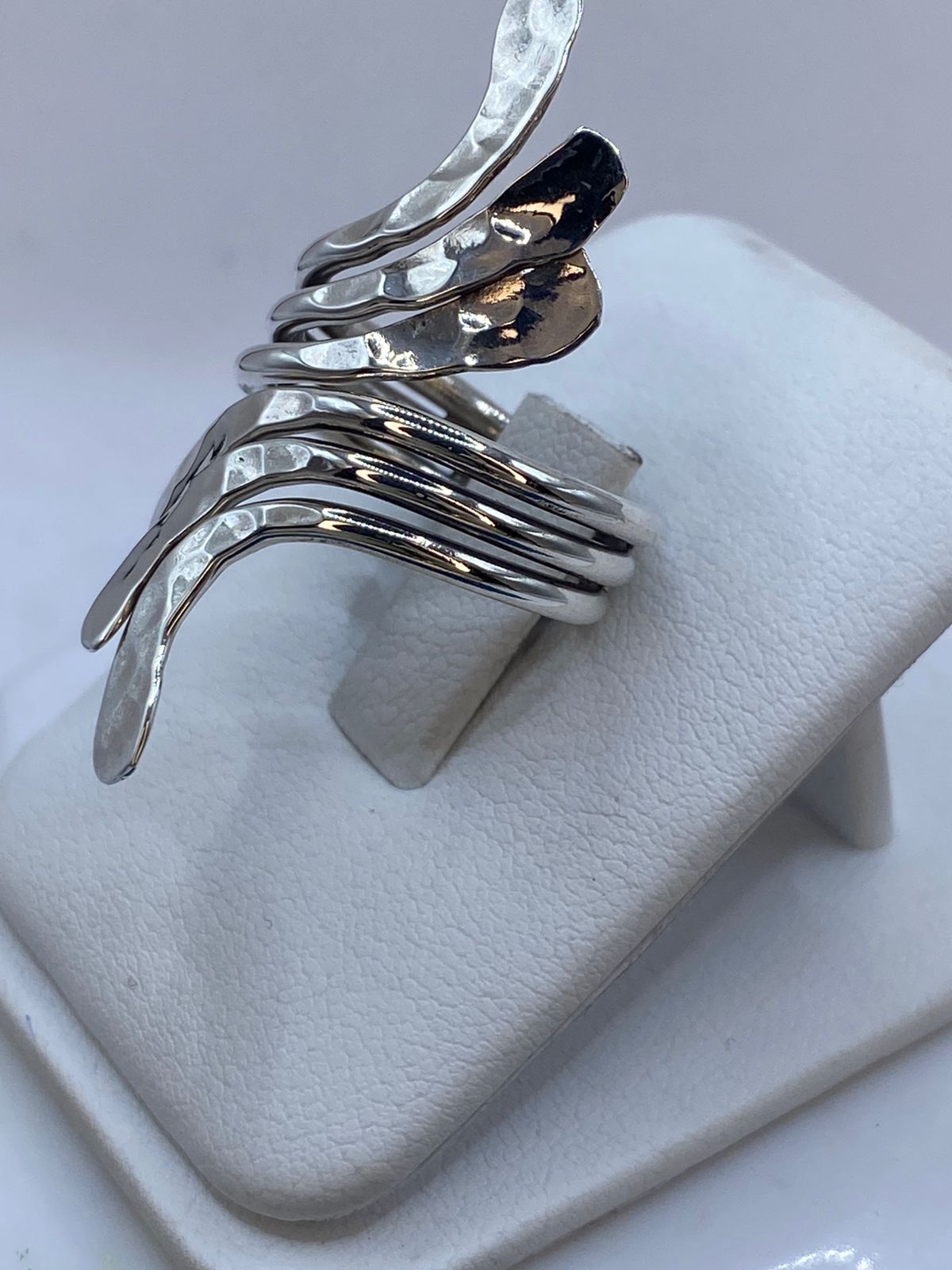 Anillo Escultural Orgánico Texturizado en Plata .925, sello de autenticidad Plata Ley .925