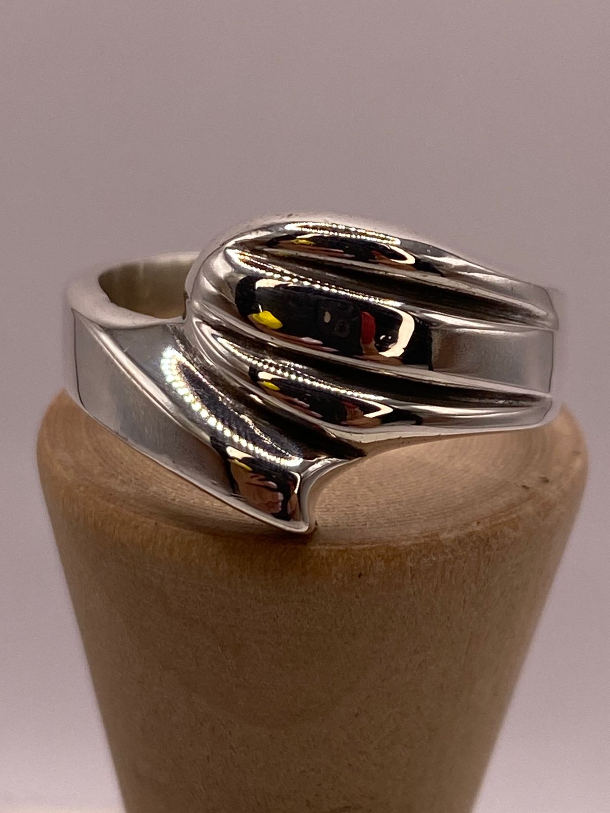 Anillo Escultural de Plata Ley .925, vista frontal