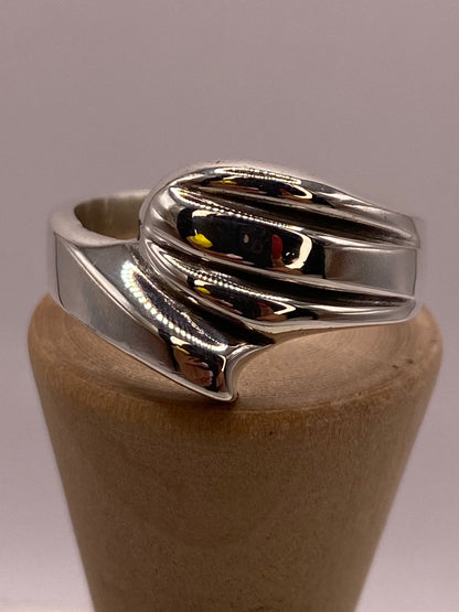 Anillo Escultural de Plata Ley .925, vista frontal