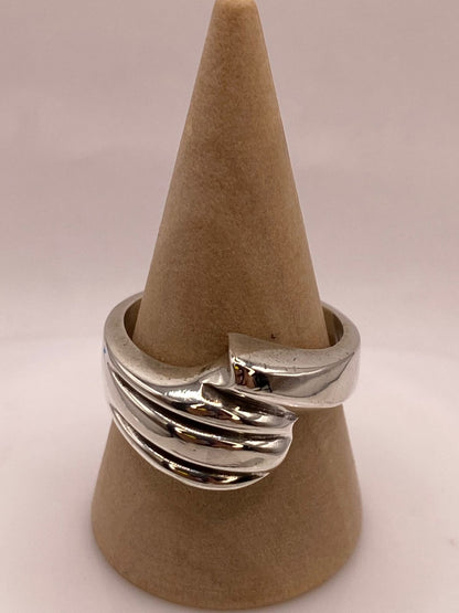 Anillo Escultural de Plata Ley .925 — ángulo diagonal