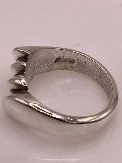 Anillo Escultural de Plata Ley .925 con Diseño Ondulado, sello de autenticidad Plata Ley .925