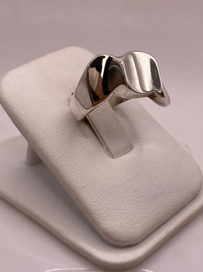 Anillo Escultural de Plata Ley .925 con Formas Ovaladas, vista lateral