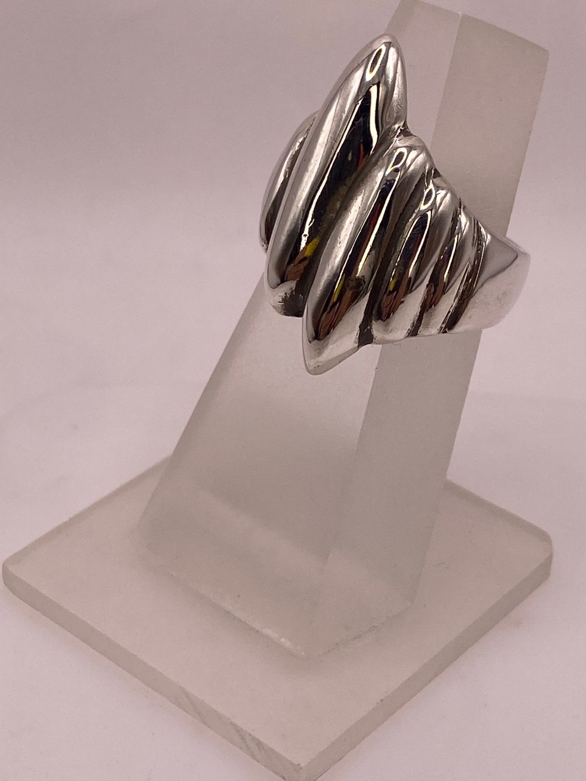 Anillo Escultural de Plata .925, vista lateral