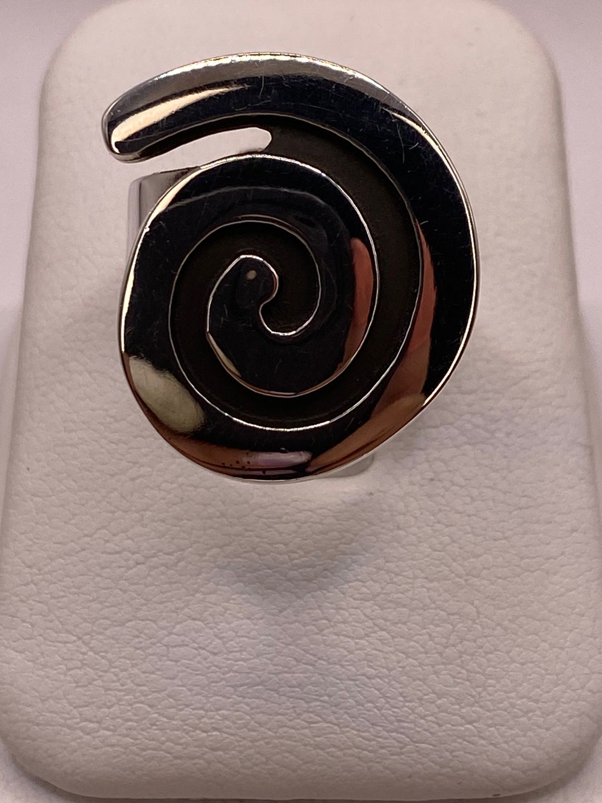 Anillo Espiral Ajustable de Plata Ley .925, vista de detalle