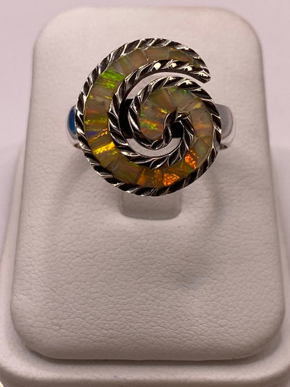 Anillo Espiral con Ópalo de Fuego en Plata Ley 925, vista lateral