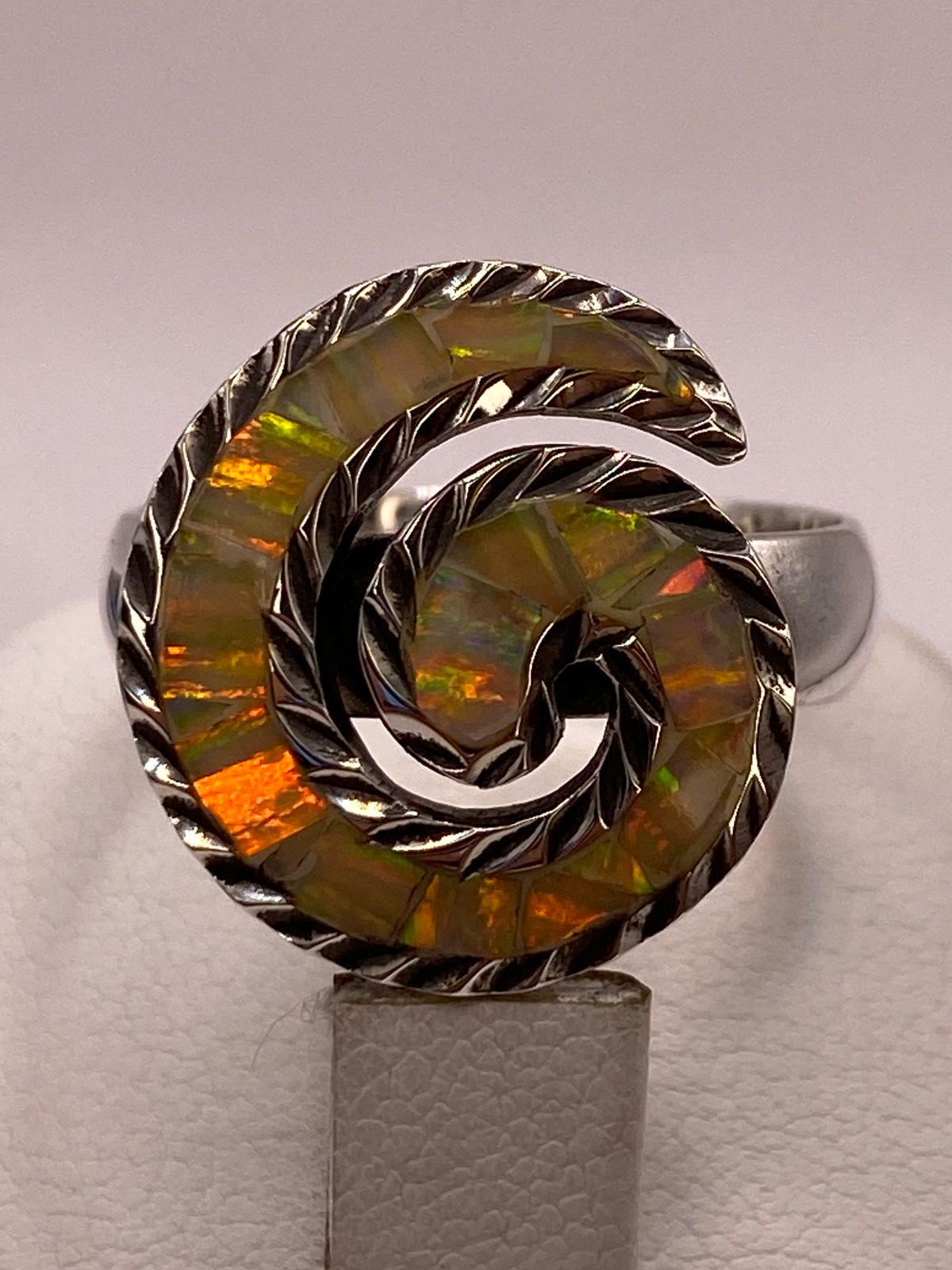 Anillo Espiral con Ópalo de Fuego en Plata Ley 925, vista superior