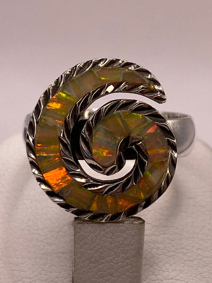 Anillo Espiral con Ópalo de Fuego en Plata Ley 925, vista superior