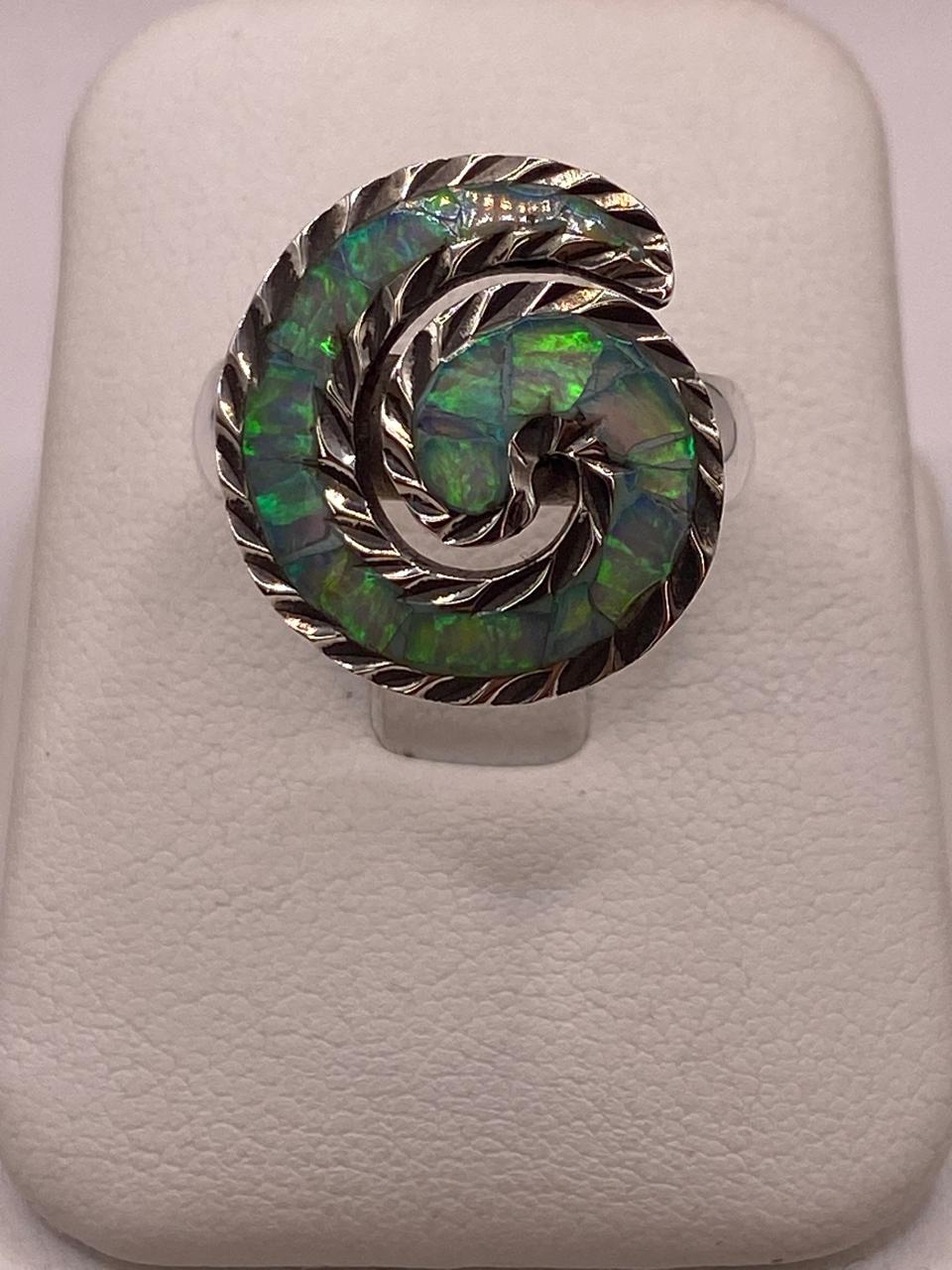 Anillo en Espiral con Ópalo de Fuego Tornasol en Plata .950, vista de detalle