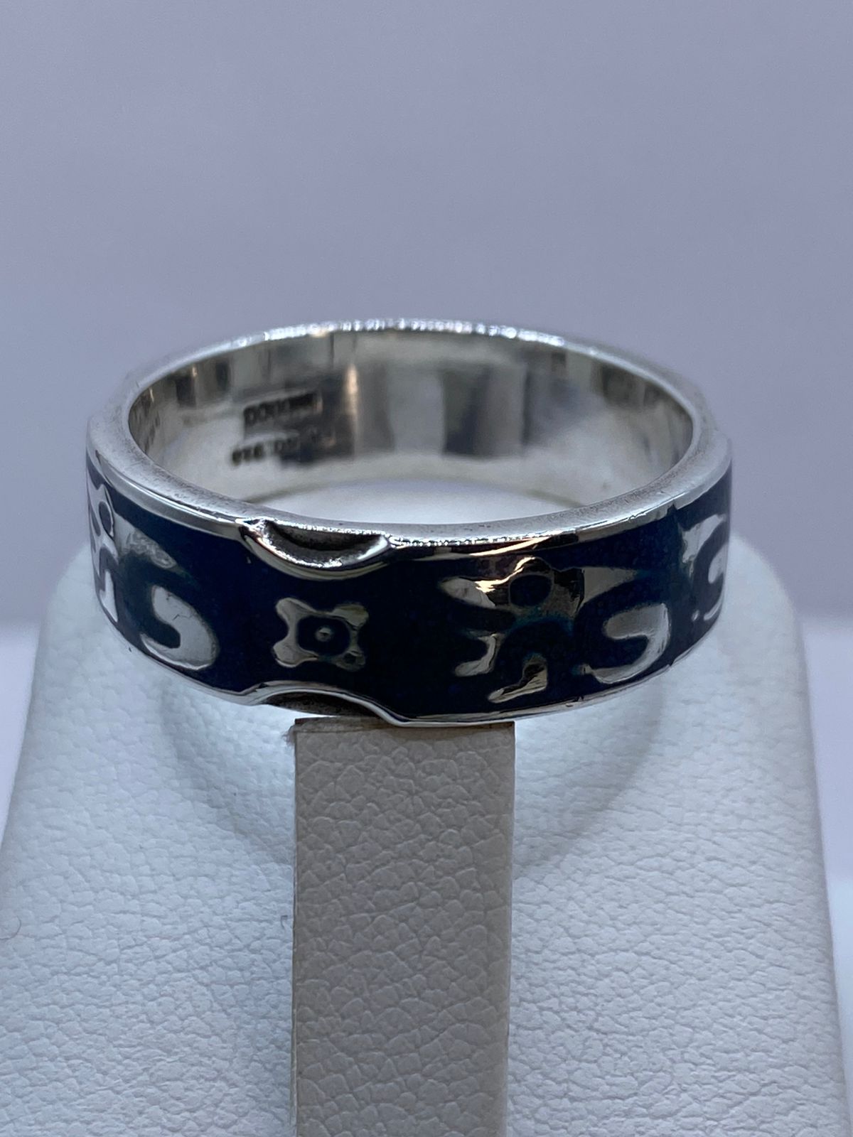 Anillo de Figura Orgánica en Turquesa y Plata .925, sello de autenticidad Plata Ley .925