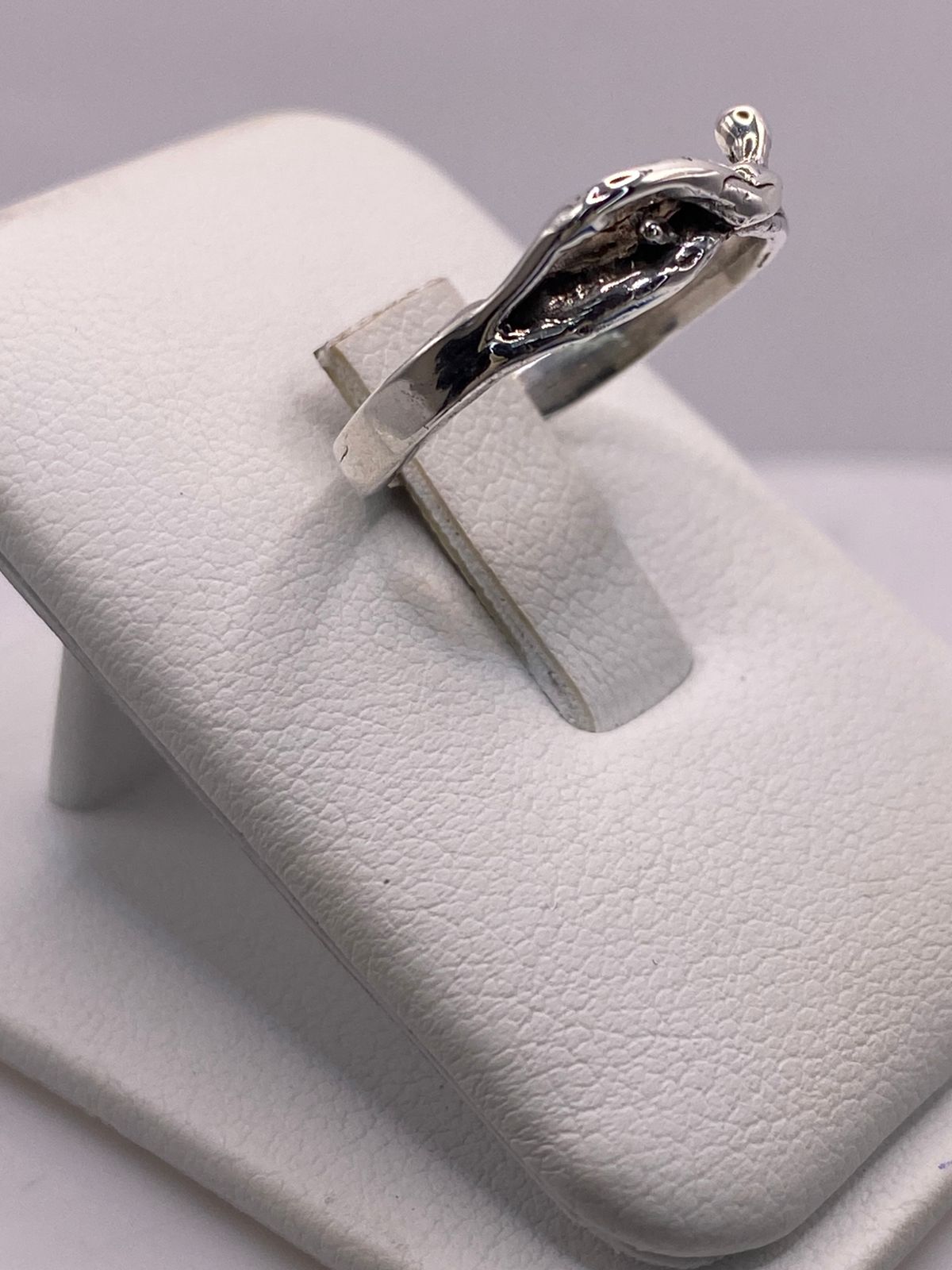Anillo Figura Asimétrica en Plata .925, sello de autenticidad Plata Ley .925