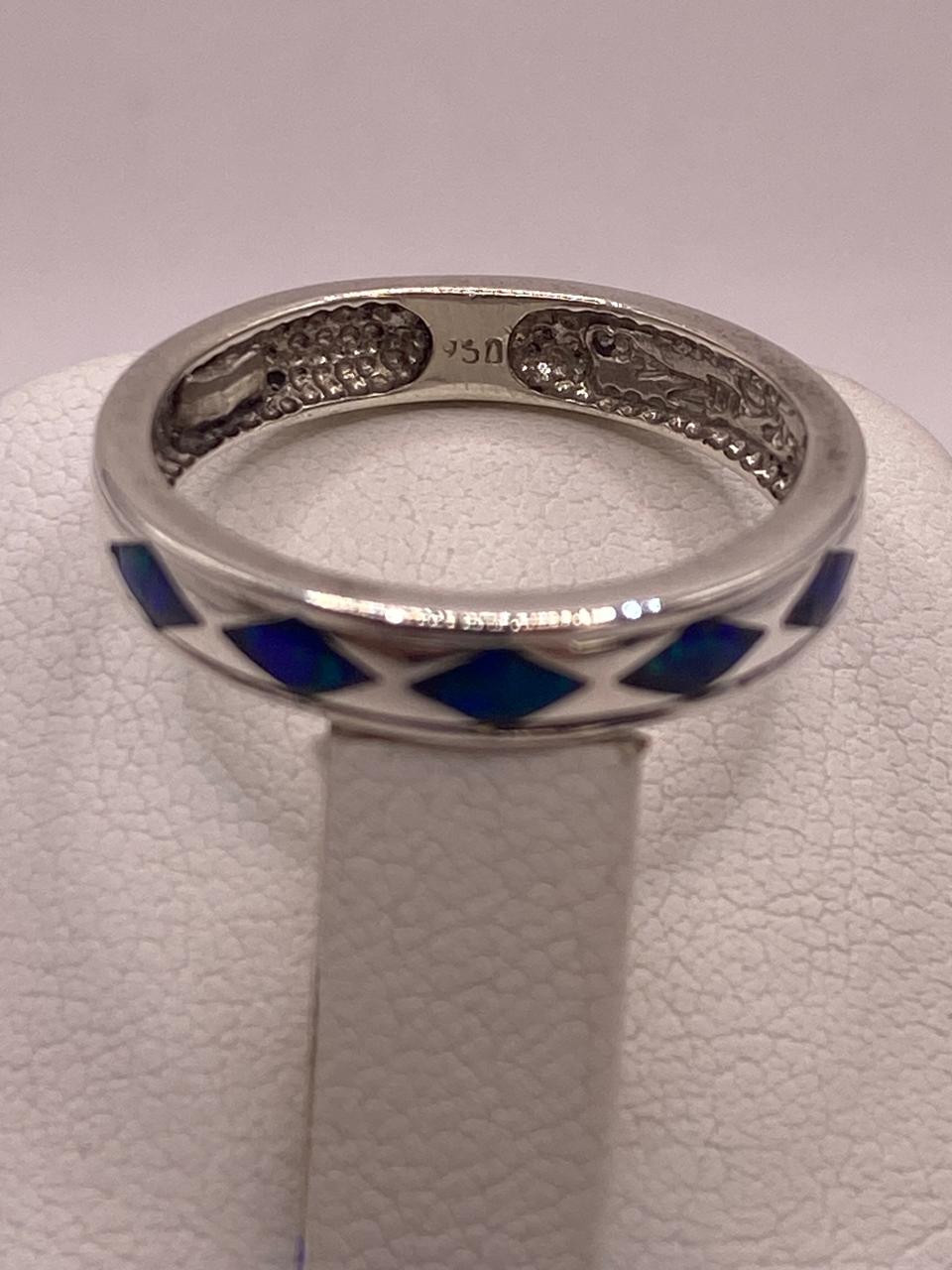 Anillo con Figuras de Rombo Plata 950 con Ópalo de Fuego, sello de autenticidad Plata Ley .925