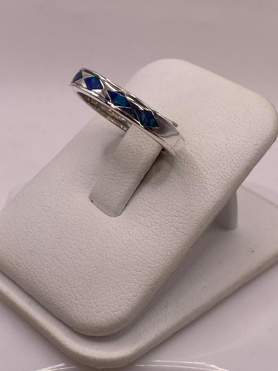 Anillo con Figuras de Rombo Plata 950 con Ópalo de Fuego, vista lateral