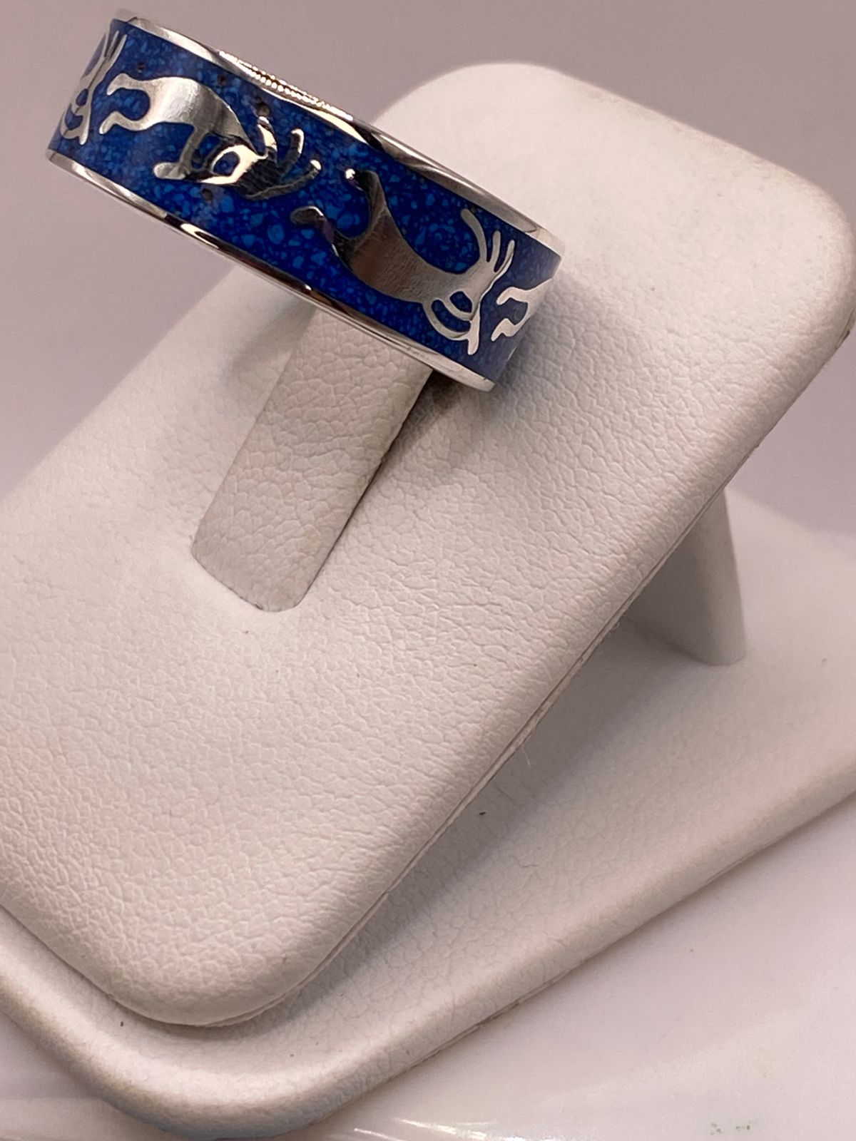 Anillo Figuras Zoomorfas con Piedra Azul Incrustada de Plata .925, vista frontal