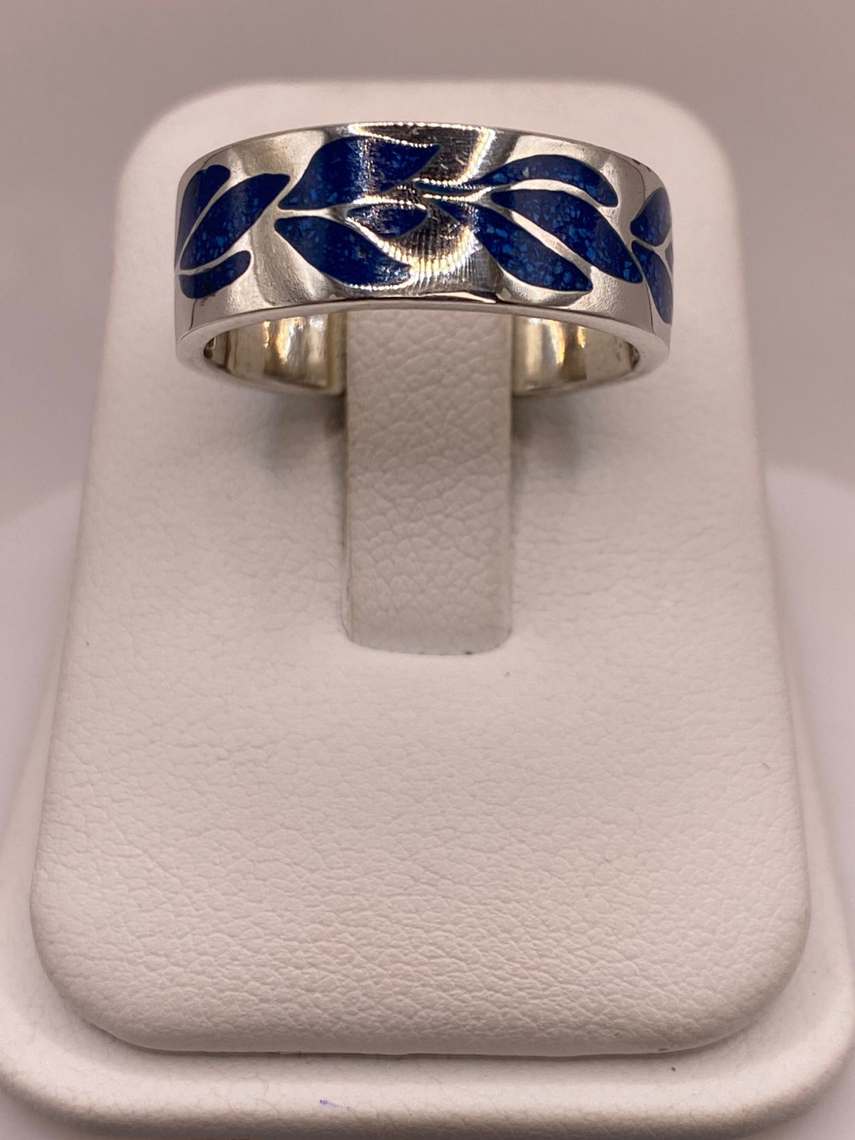 Anillo Floral Azul de Plata .925 con Incrustaciones, vista lateral