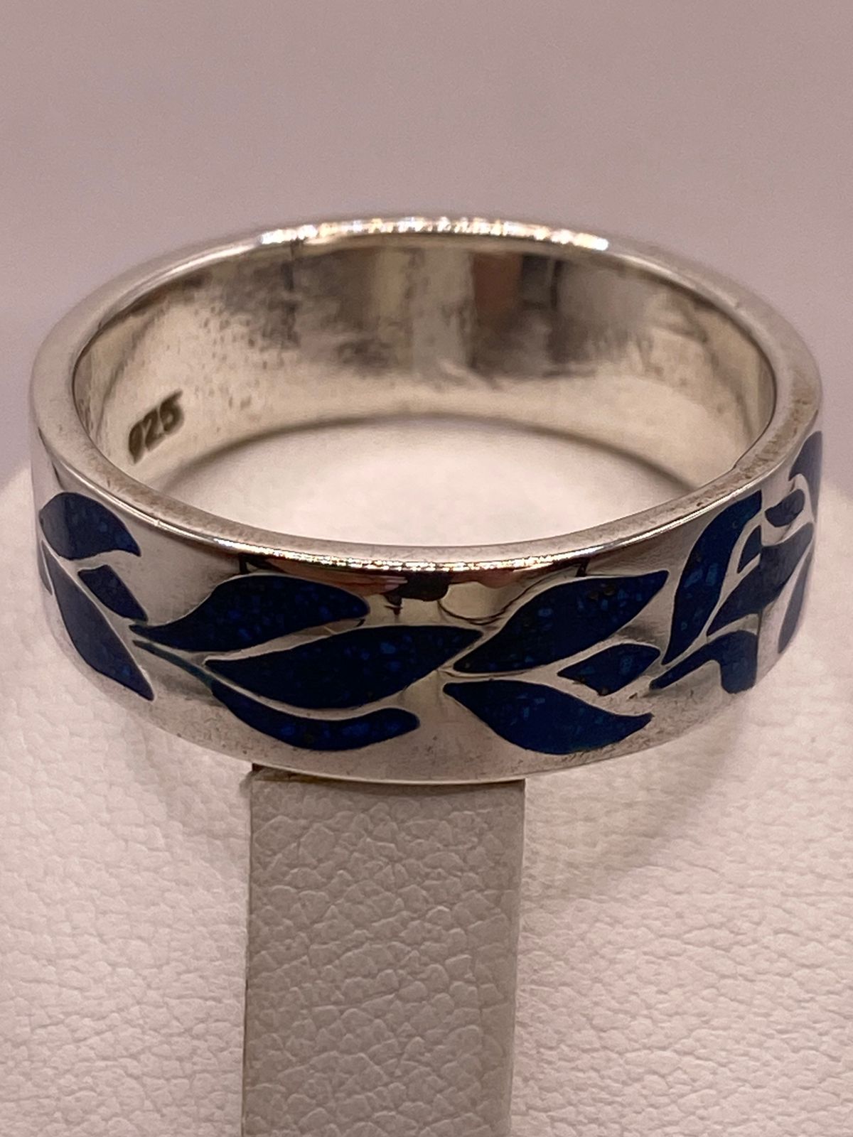 Anillo Floral Azul de Plata .925 con Incrustaciones, sello de autenticidad Plata Ley .925
