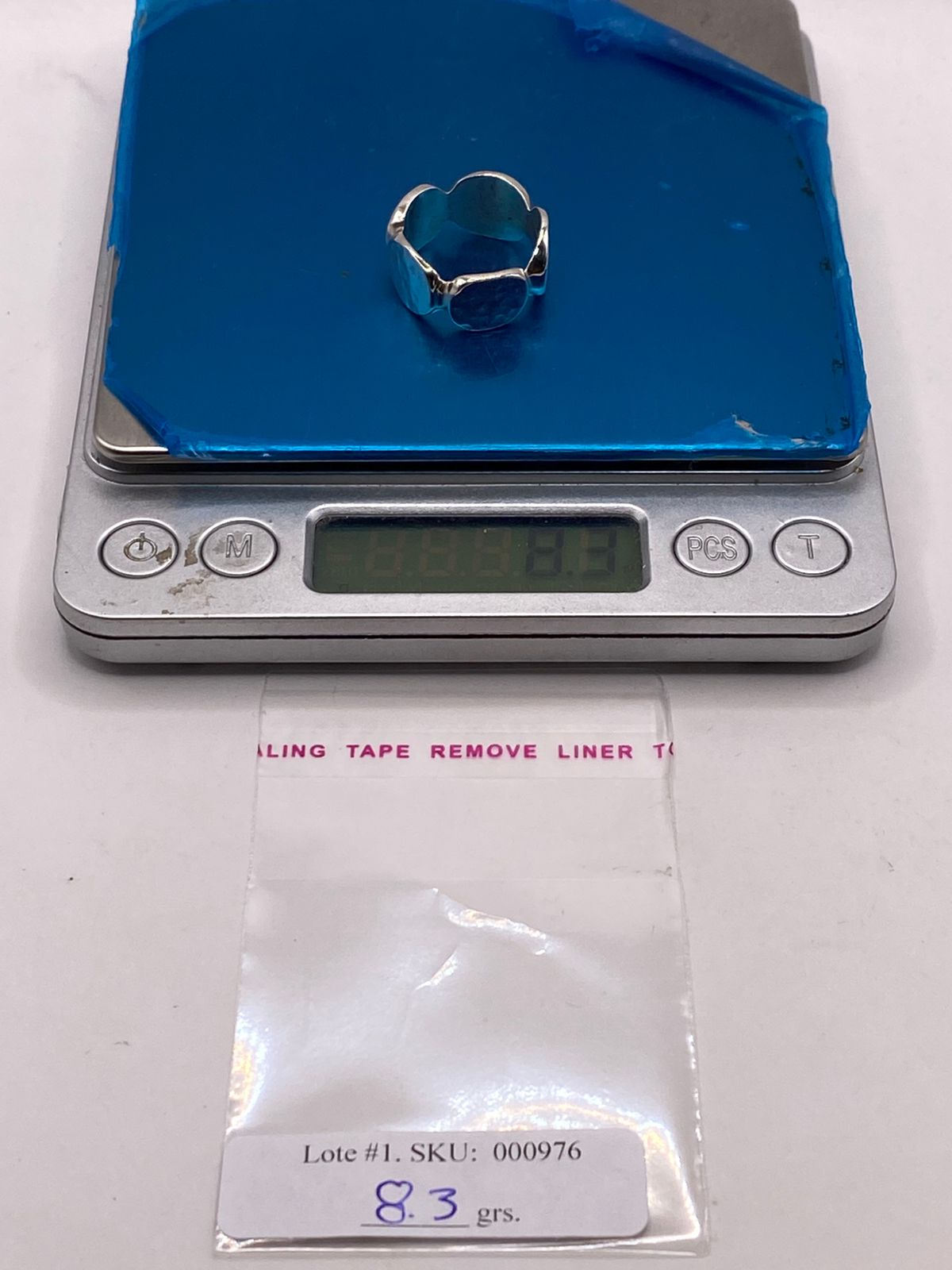 Anillo en Forma de Círculos Martillados de Plata Ley .925, peso en gramos (báscula)