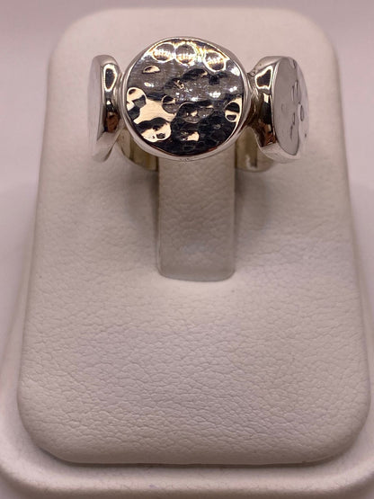 Anillo en Forma de Círculos Martillados de Plata Ley .925 — ángulo diagonal