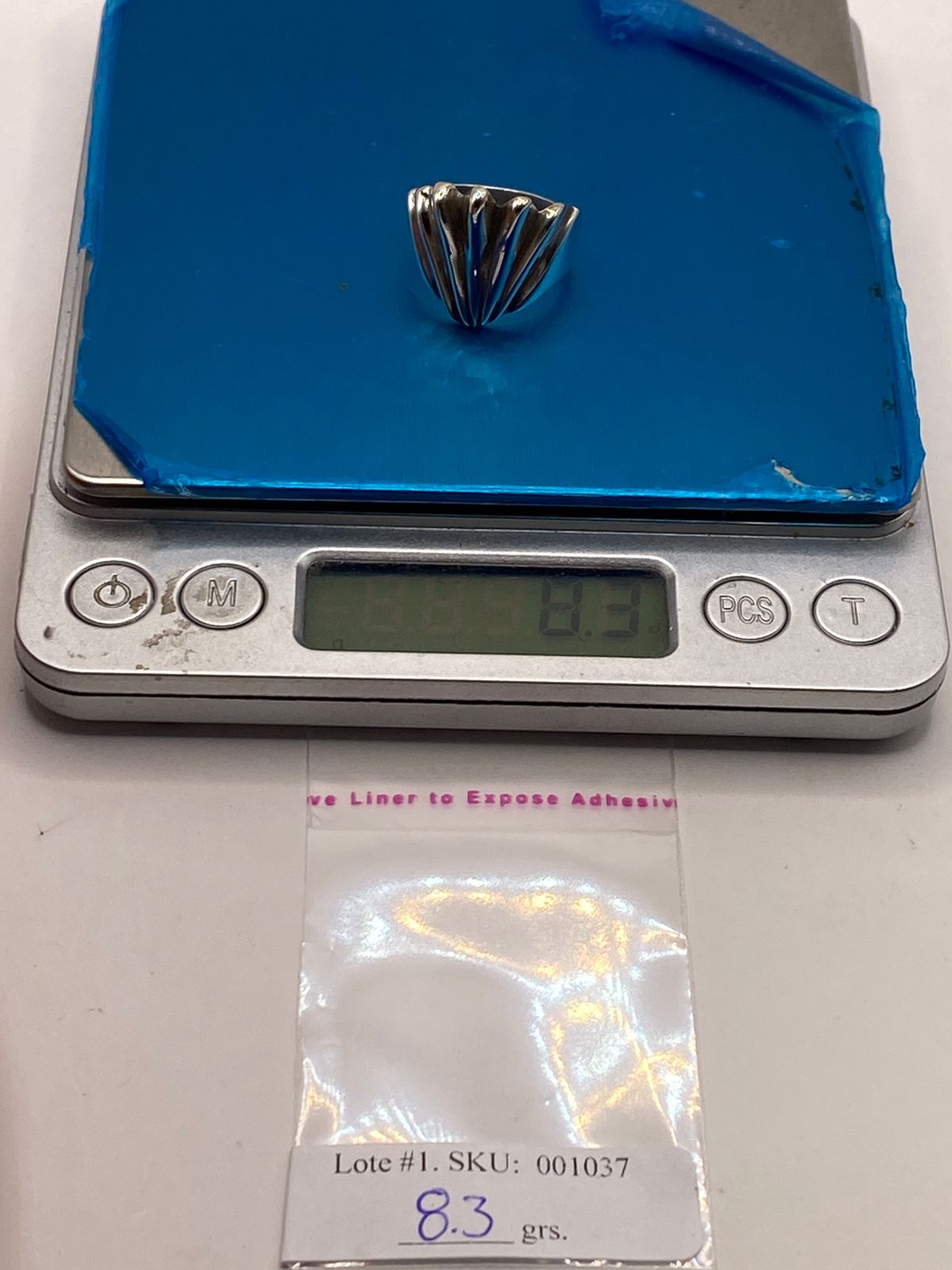 Anillo con Forma de Concha en Plata .925, peso en gramos (báscula)