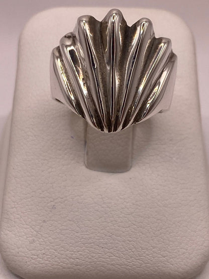 Anillo con Forma de Concha en Plata .925 — ángulo diagonal