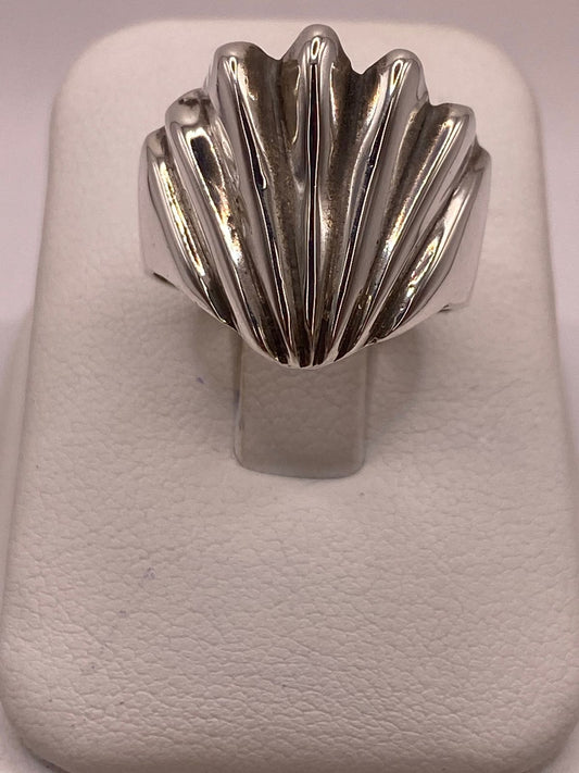 Anillo con Forma de Concha en Plata .925 — ángulo diagonal