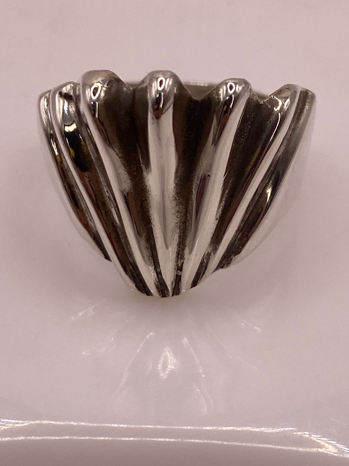 Anillo con Forma de Concha en Plata .925, vista de detalle