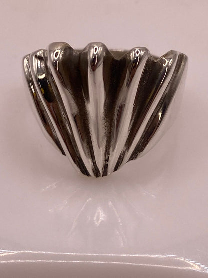 Anillo con Forma de Concha en Plata .925, vista de detalle