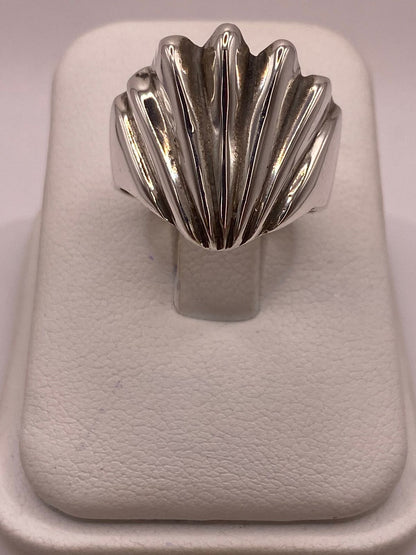 Anillo con Forma de Concha en Plata .925, vista frontal