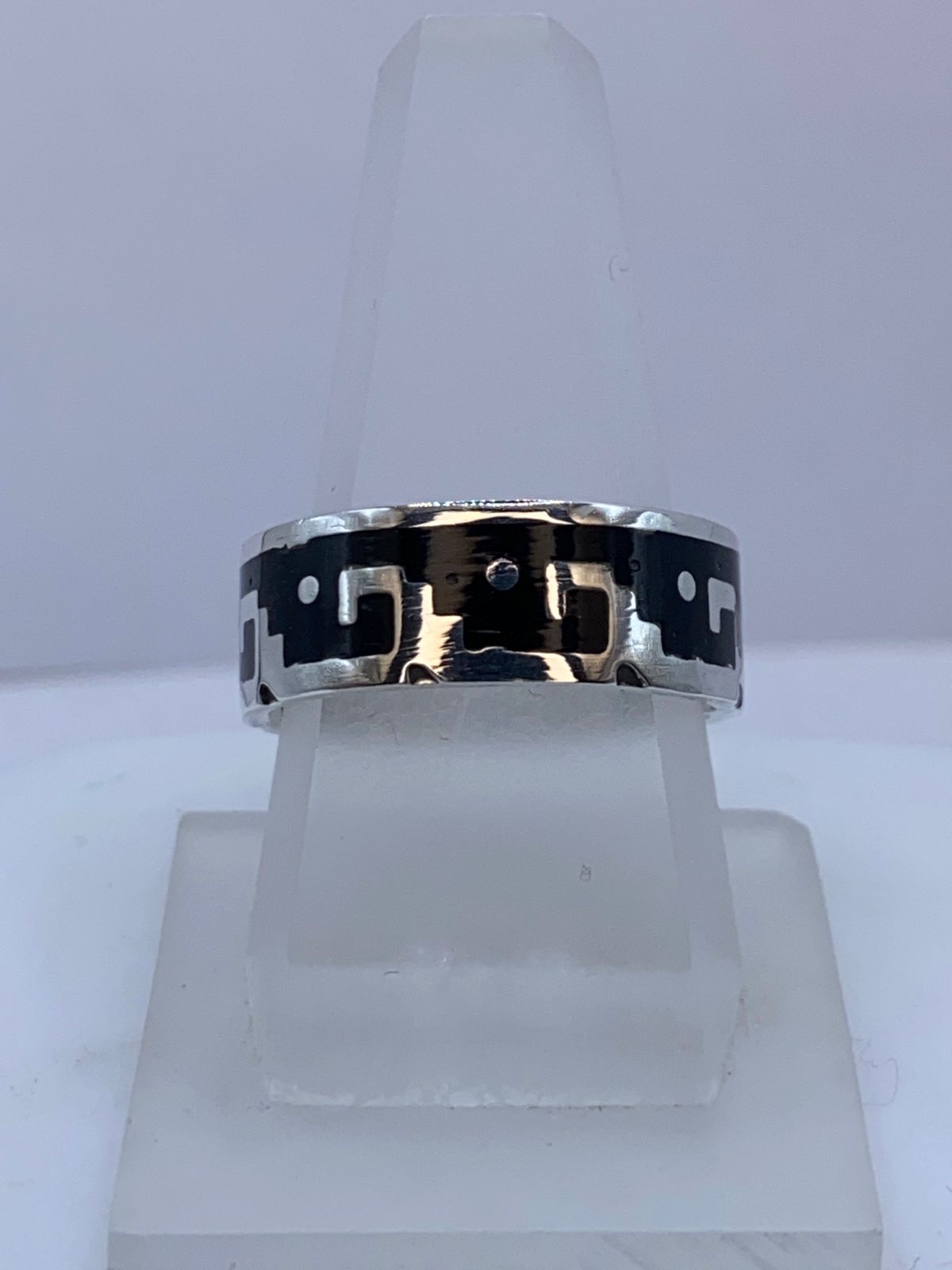 Anillo Forma de Olas en Plata .925 con Obsidiana Negra — ángulo diagonal