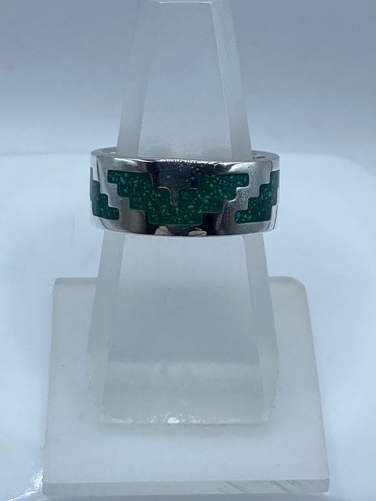 Anillo Forma de Pirámide en Plata .925 con Ónix — vista lateral