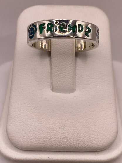 Anillo “friends” de Plata .925 con Incrustaciones, vista lateral