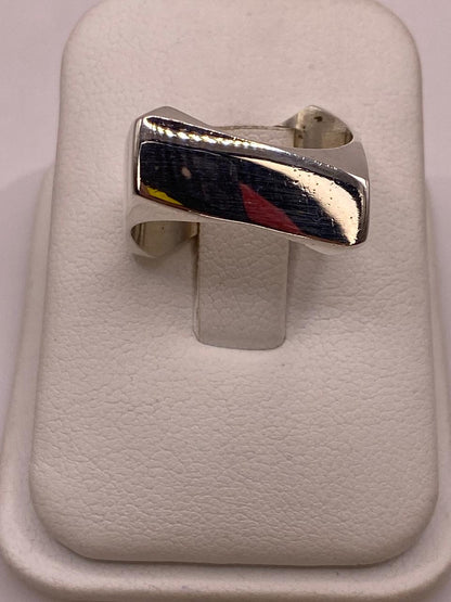 Anillo Geométrico Cuadrado Angulado en Plata .925, vista frontal