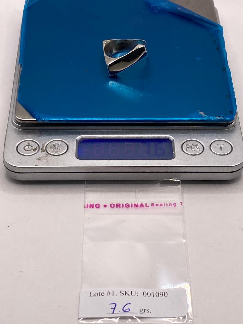 Anillo Geométrico Cuadrado Angulado en Plata .925, peso en gramos (báscula)