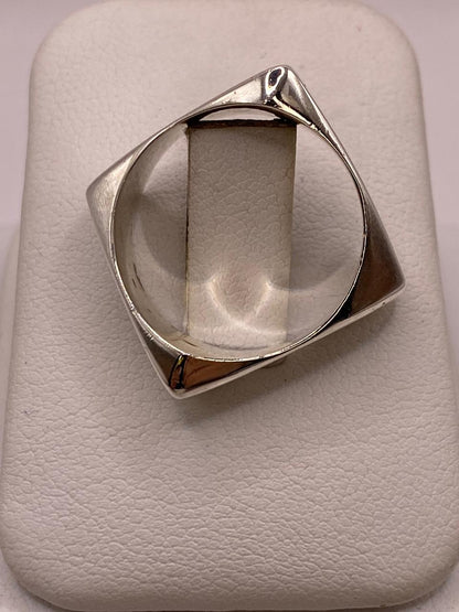 Anillo Geométrico Cuadrado Angulado en Plata .925, vista superior