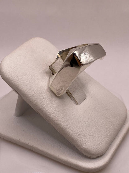 Anillo Geométrico Cuadrado de Plata Ley .925, vista lateral