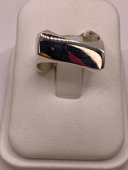 Anillo Geométrico Cuadrado de Plata Ley .925, vista de detalle