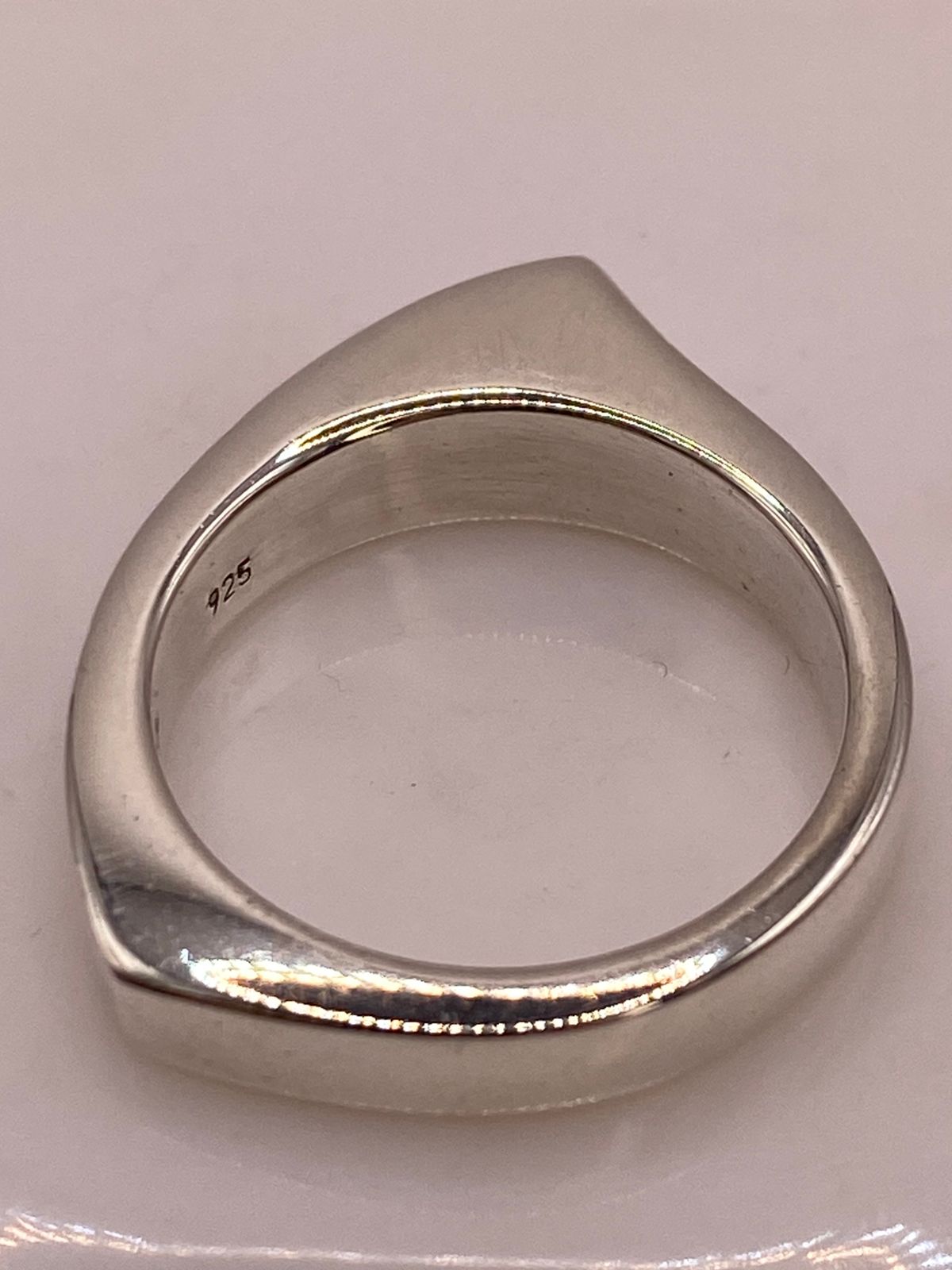 Anillo Geométrico Curvo en Plata .925, sello de autenticidad Plata Ley .925